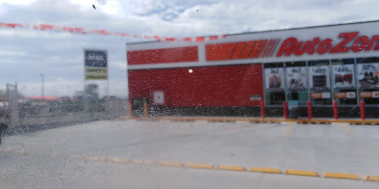 Autozone Sucursal León 2 autozone sucursal leon 4 768x384